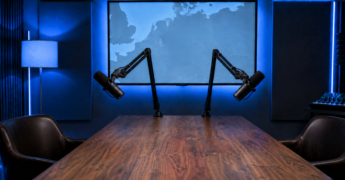 Studio radiofonico con microfono e mixer